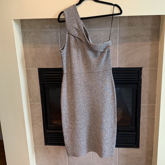 Gorgeous metallic dress - Picture 4 of 7